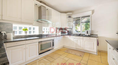 Maison - 145 m² - 1 pièce