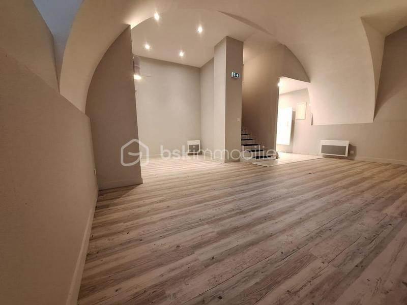 Local commercial - 128 m² - 8 pièces