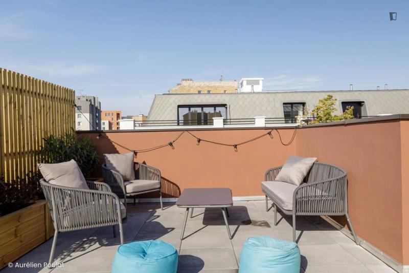 Chambre - 14 m² - 9 pièces