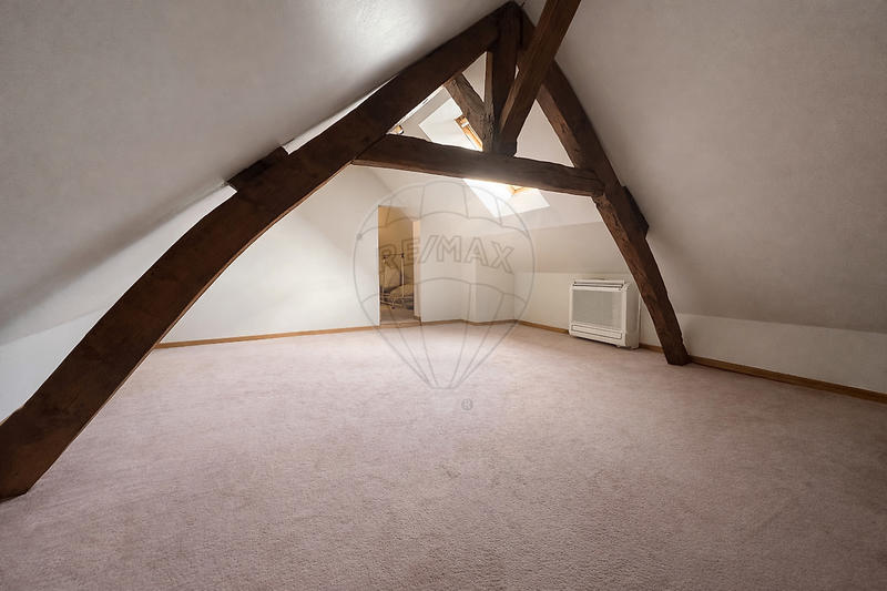 Maison - 132 m² - 9 pièces