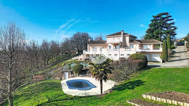 Maison - 210 m² - 7 pièces