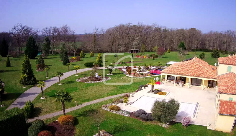 Maison - 435 m² - 14 pièces