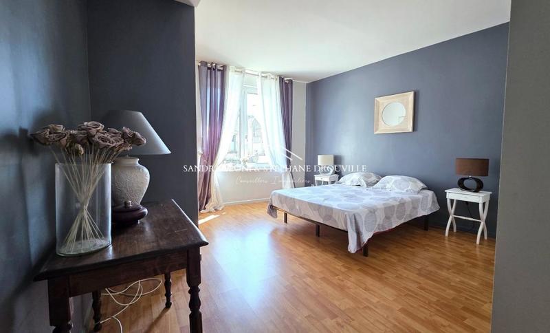 Maison - 295 m² - 8 pièces