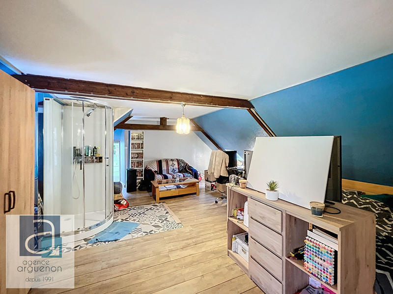 Maison - 202 m² - 7 pièces