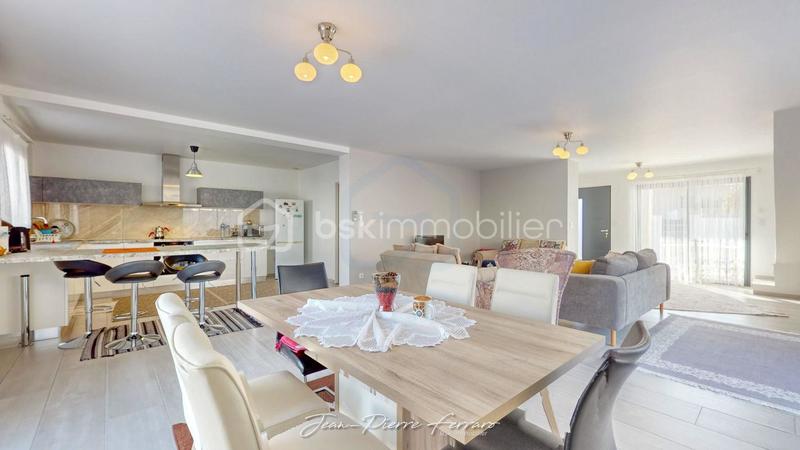 Maison - 137 m² - 4 pièces