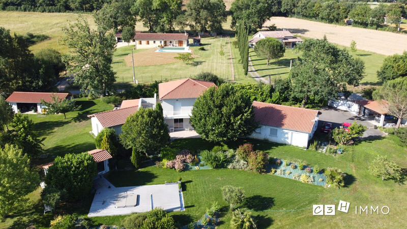 Villa - 234 m² - 7 pièces