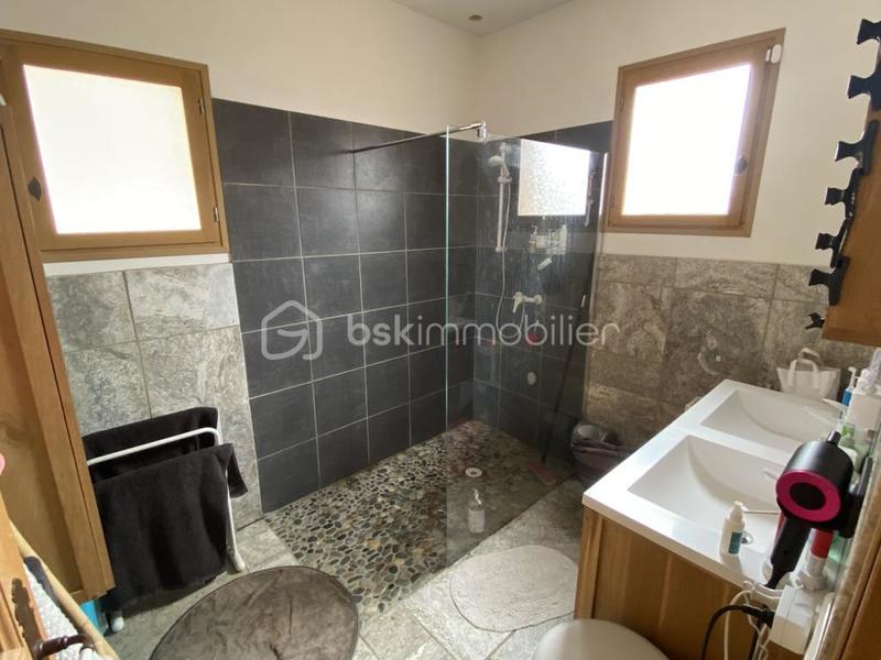 Demeure - 272 m² - 10 pièces