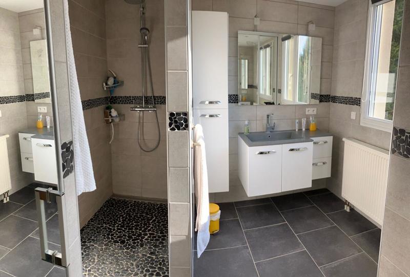 Maison - 170 m² - 9 pièces