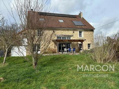 Maison de village - 237 m² - 9 pièces