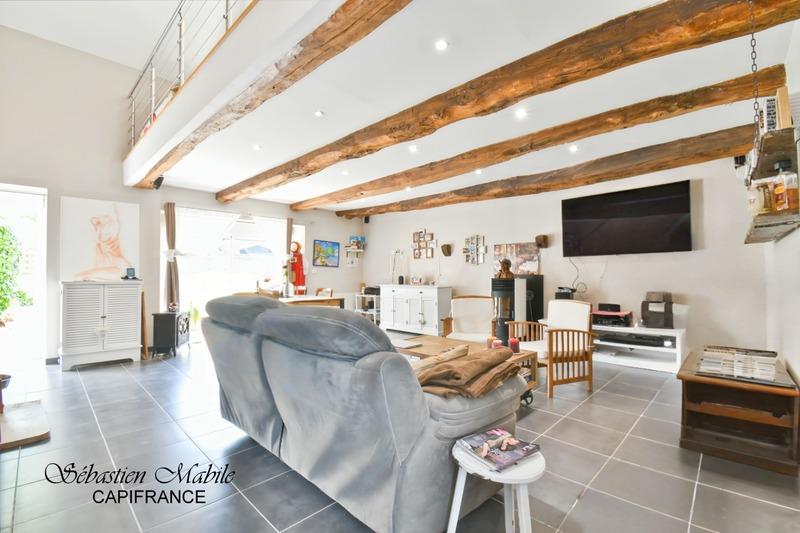 Maison - 212 m² - 7 pièces