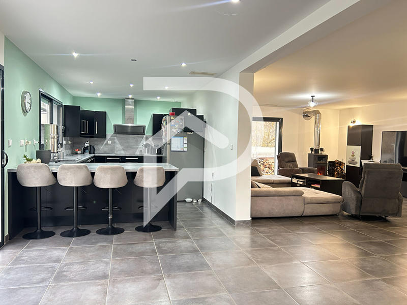 Maison - 200 m² - 6 pièces