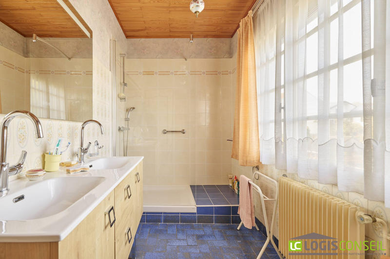 Maison traditionnelle - 165 m² - 8 pièces