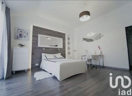 Maison - 240 m² - 6 pièces