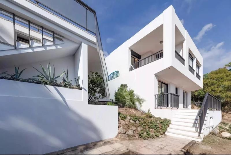 Maison - 302 m² - 5 pièces