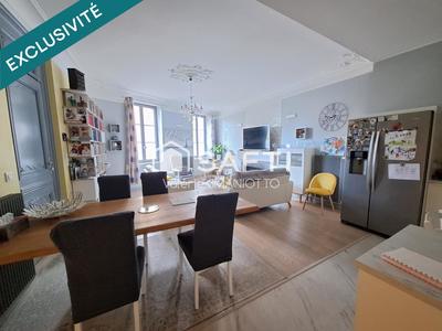 Maison de ville - 300 m² - 8 pièces