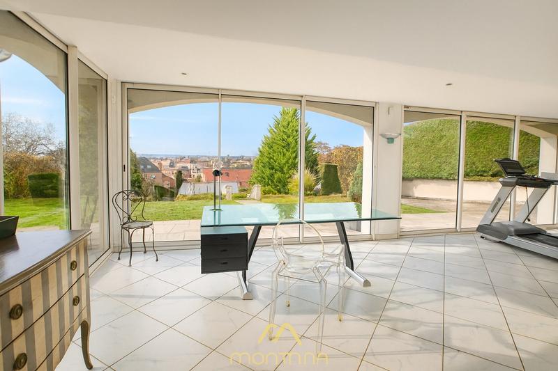 Maison - 300 m² - 7 pièces