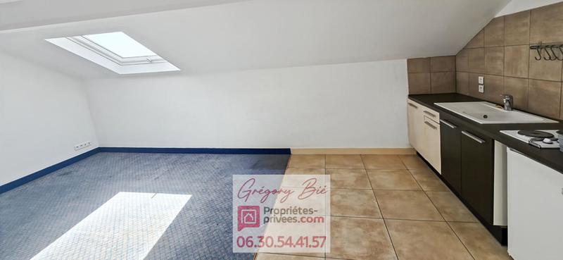 Maison - 1 000 m² - 40 pièces