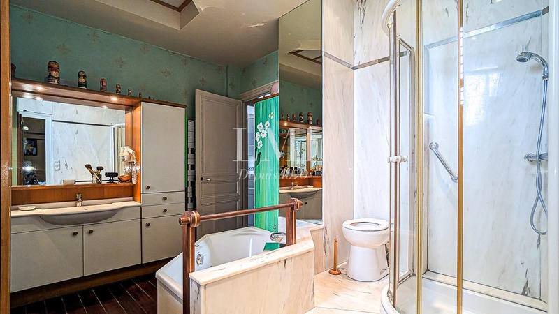 Appartement - 219 m² - 7 pièces