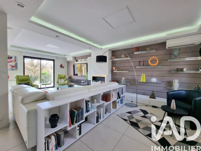 Maison - 249 m² - 9 pièces