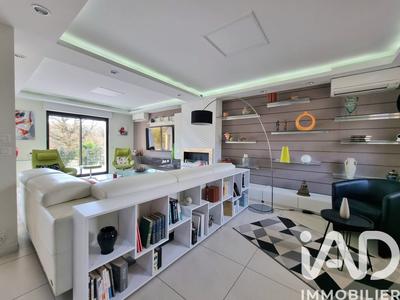 Maison - 249 m² - 9 pièces