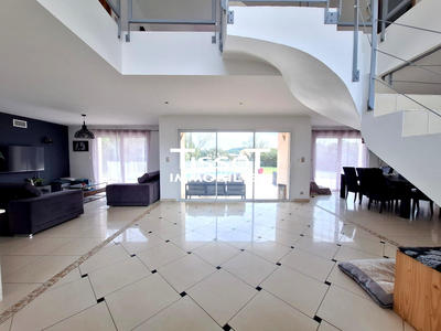 Villa - 230 m² - 6 pièces