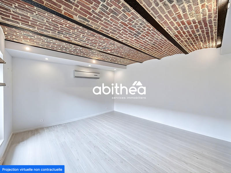 Maison - 305 m² - 9 pièces