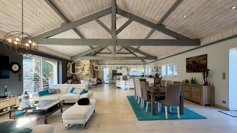 Propriété - 210 m² - 7 pièces