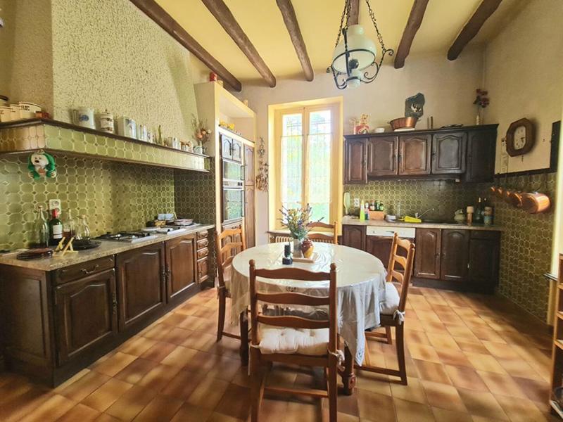 Maison - 330 m² - 10 pièces