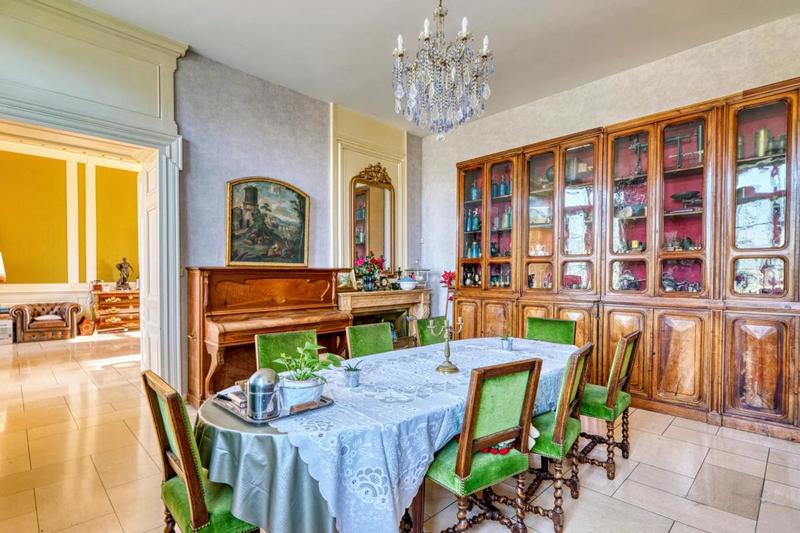 Château - 460 m² - 14 pièces