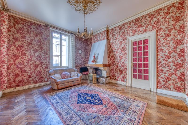 Maison - 201 m² - 7 pièces