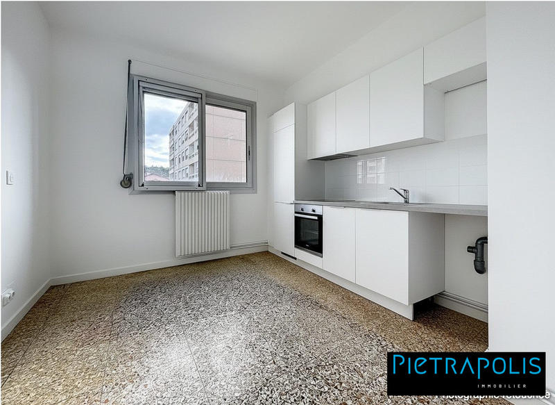 Appartement - 80 m² - 3 pièces