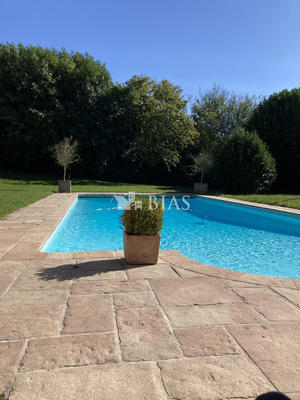 Maison - 210 m² - 7 pièces