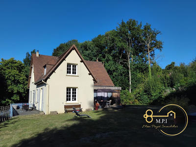 Maison traditionnelle - 210 m² - 8 pièces