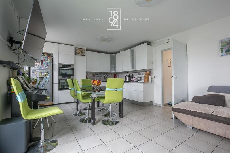 Appartement - 90 m² - 5 pièces