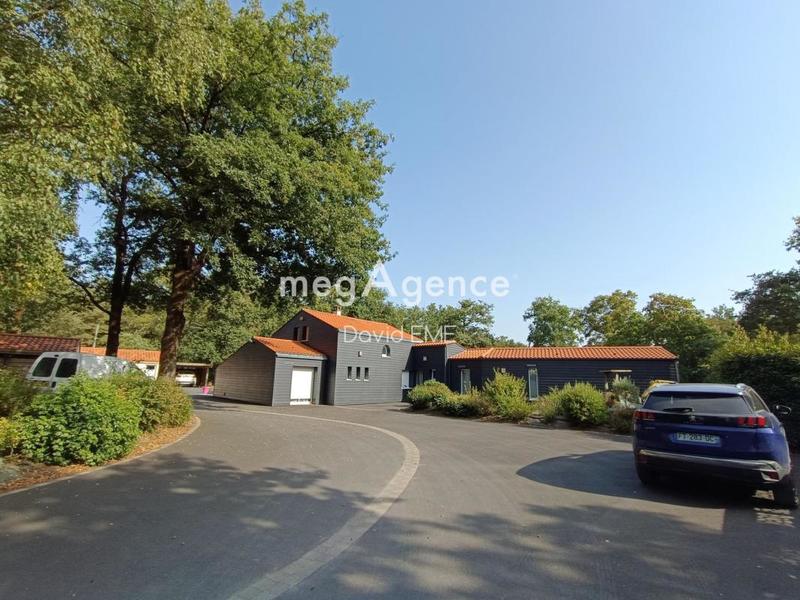 Maison traditionnelle - 192 m² - 9 pièces