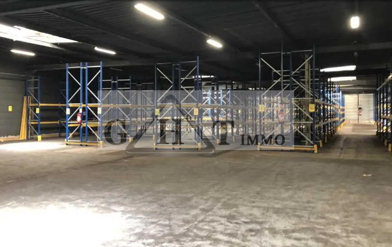 Entrepôt - 700 m²
