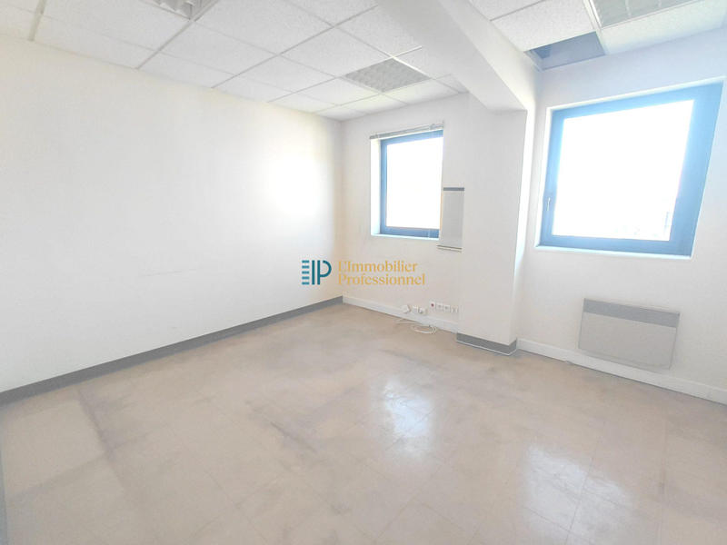 Local d'activités - 940 m²