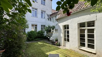 Maison - 240 m² - 8 pièces