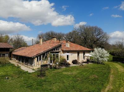 Maison - 246 m² - 6 pièces