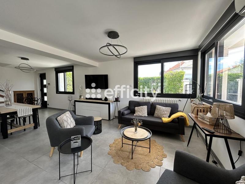 Maison - 151 m² - 6 pièces