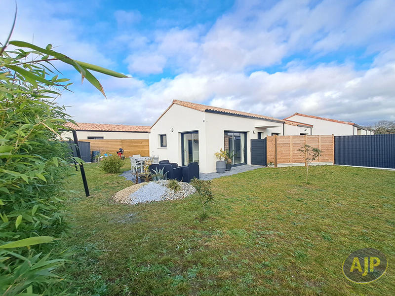 Maison - 95 m² - 4 pièces