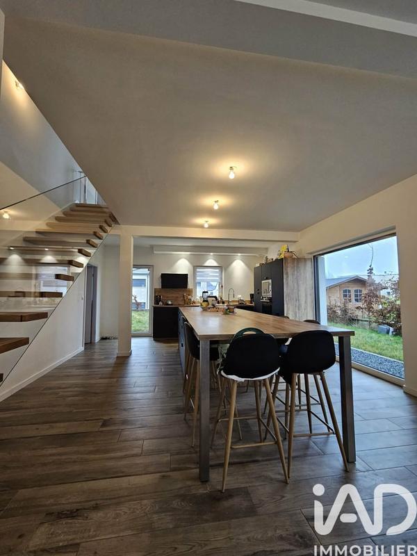 Maison - 140 m² - 6 pièces