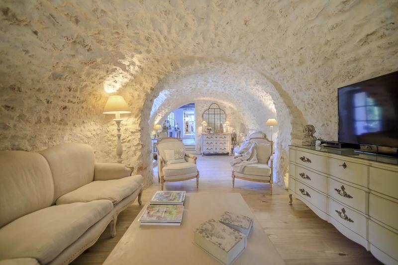 Maison - 257 m² - 12 pièces