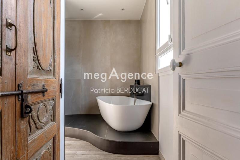 Maison - 300 m² - 12 pièces