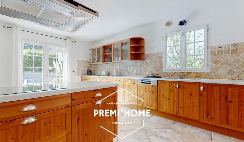 Maison - 260 m² - 7 pièces