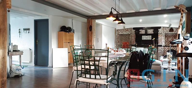 Maison - 220 m² - 9 pièces