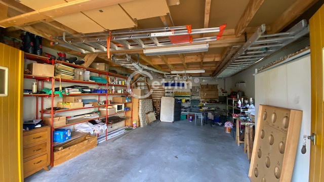 Maison - 230 m² - 8 pièces