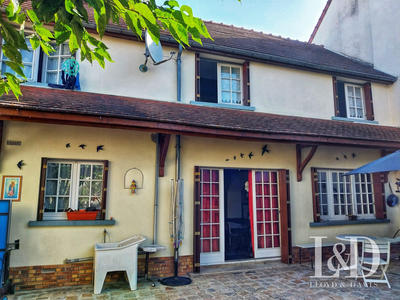 Maison - 540 m² - 14 pièces