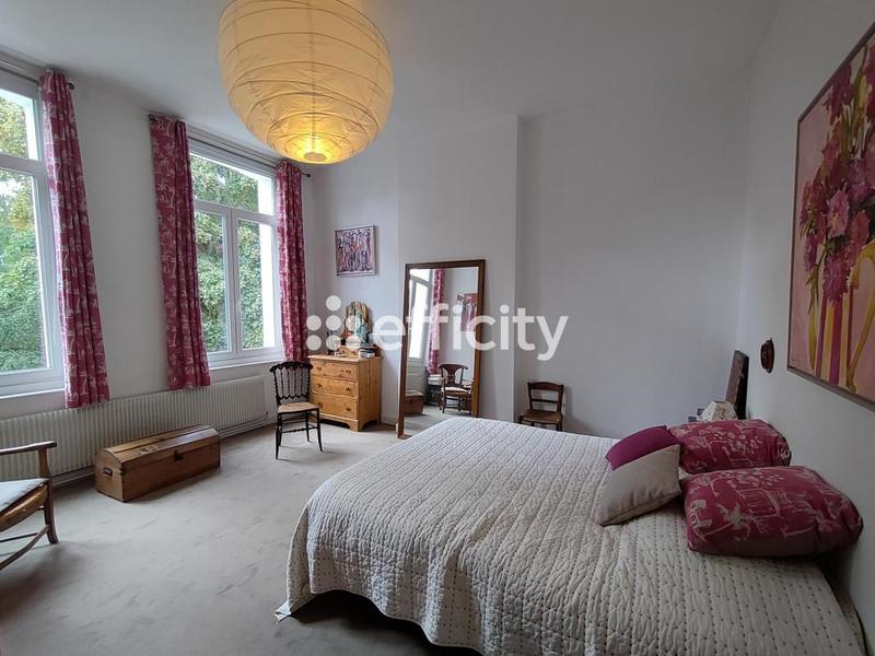 Maison - 270 m² - 11 pièces