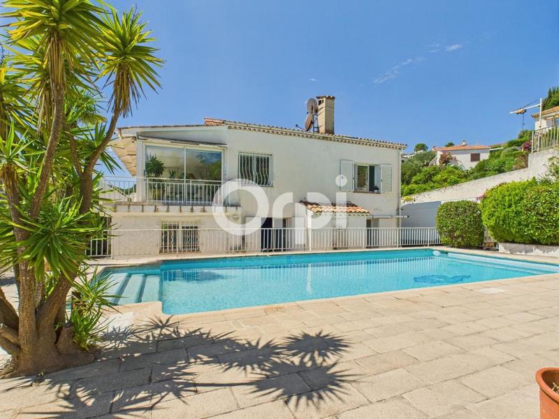 Maison - 199 m² - 7 pièces